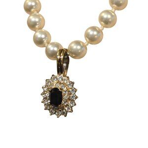 Vintage Signed Roman Faux Pearl & black glass Necklace Elegant Jewelry Sparkle